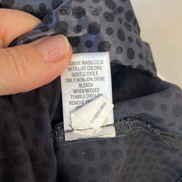 Apt. 9 Woman Gray and Black Polka Dot Short Sleeve Button Front Blouse ~ Size 1X - Picture 8 of 8